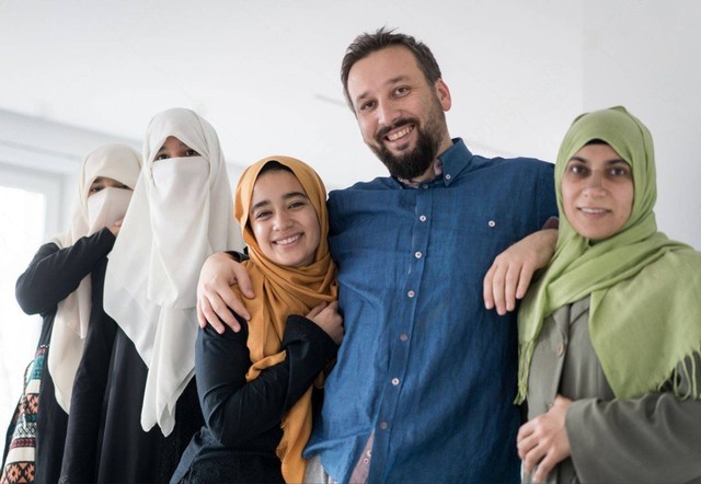 https://www.shutterstock.com/id/image-photo/muslim-man-4-wives-portrait-1592715757