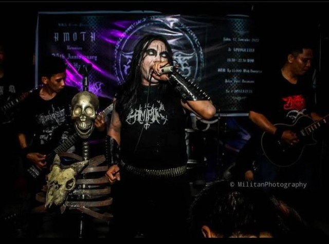 Amoth band metal asal Pontianak yang baru saja anniversary ke-25 tahun. Foto: Militan Photography