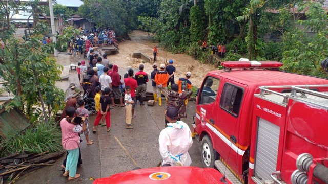 Banjir karena luapan sungai Way Rekuk di Pemangku Uluhan, Pekon Buay Nyerupa, Kecamatan Sukau, Lampung Barat. | Foto: Ist