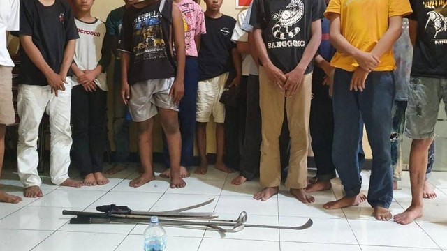 Belasan remaja diamankan Satreskrim Polsek Jagakarsa lantaran diduga hendak terlibat tawuran. Foto: Dok. Istimewa