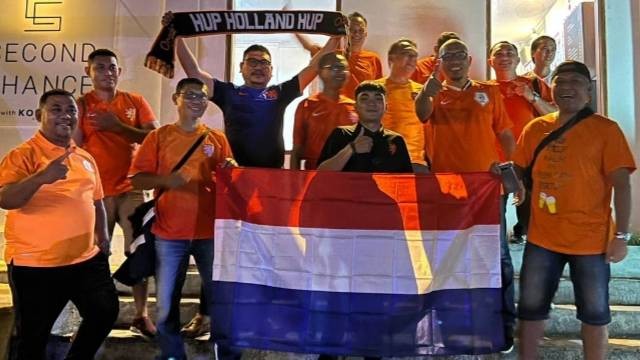 Pendukung Timnas Belanda di Kota Manado.