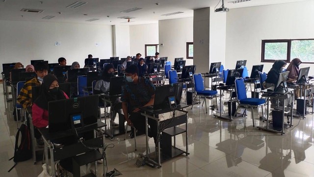 Sarana lab komputer perkuliahan di Jakarta. Sumber: Dokumentasi Pribadi.