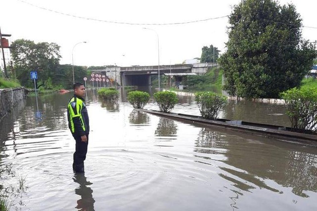 Suasana akses keluar Tol Bitung, Senin (14/11). Foto: Dok. Istimewa