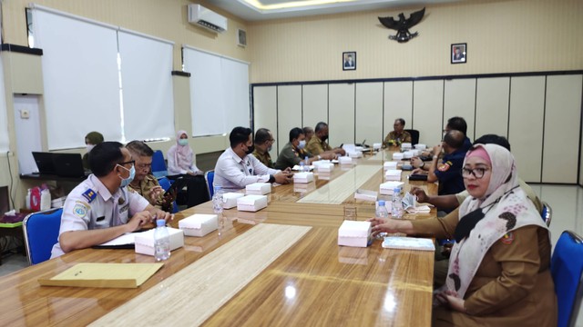 Rapat koordinasi Komisi Penanggulangan Aids Kabupaten Kobar di ruang rapat Sekda, Senin (14/11/2022). Foto: Lukman Hakim/InfoPBUN