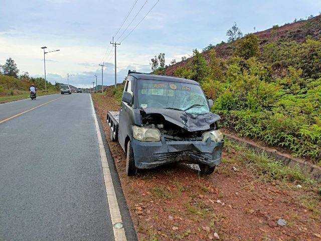 Kondisi mobil pickup yang terlibat dalam kecelakaan maut di Jalan Trans Barelang, Batam. (Foto: ist)