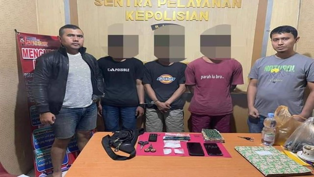 Tiga pelaku diamankan Polsek Kepenuhan, Kabupaten Rohul, Riau. (Dok. Polsek Kepenuhan)