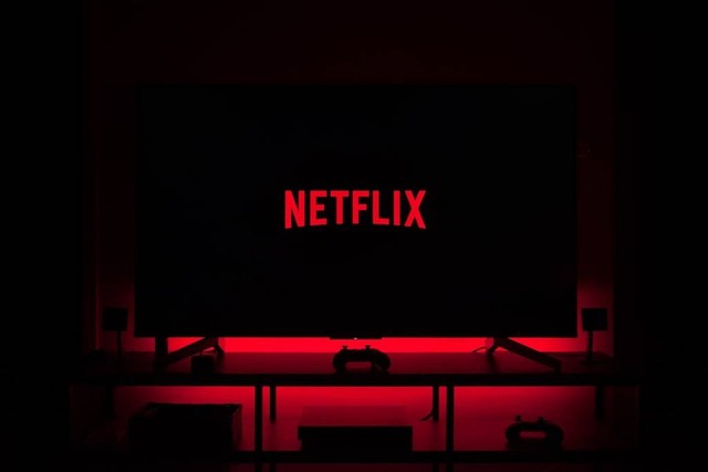 Cara logout Netflix di TV Samsung. Foto: Thibault Penin/Unsplash