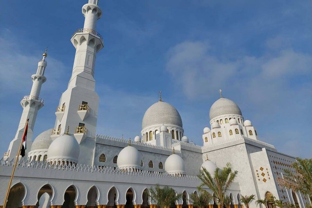 Potret Masjid Sheikh Zayed di Jalan Ahmadi Yani, Kecamatan Banjarsari, Solo. Foto: Dok. Istimewa