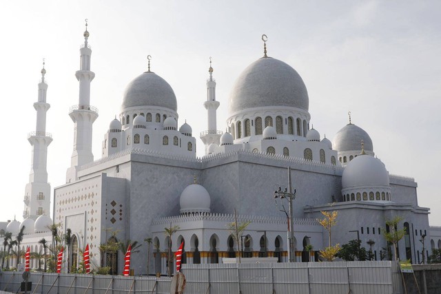 Potret Masjid Sheikh Zayed di Jalan Ahmadi Yani, Kecamatan Banjarsari, Solo. Foto: Dok. Istimewa