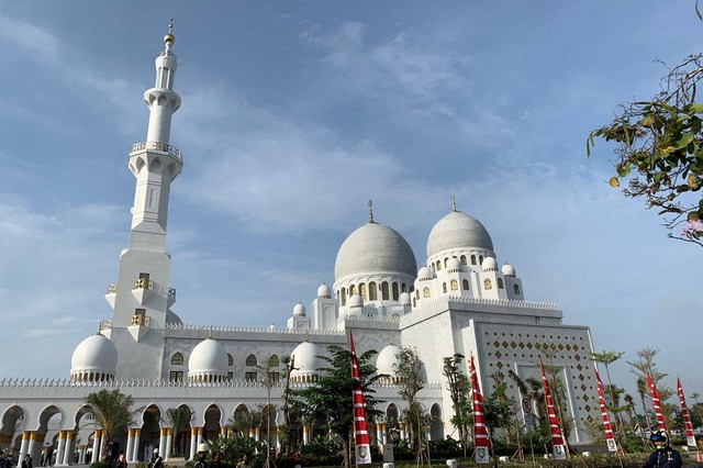 Potret Masjid Sheikh Zayed di Jalan Ahmadi Yani, Solo. Foto: Dok. Istimewa