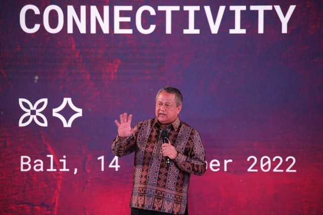 Gubernur Bank Indonesia (BI) Perry Warjiyo memberi sambutan di rangkaian acara KTT G20 yang digelar di Bali, Senin (14/11/2022). Foto: Aditia Noviansyah/kumparan