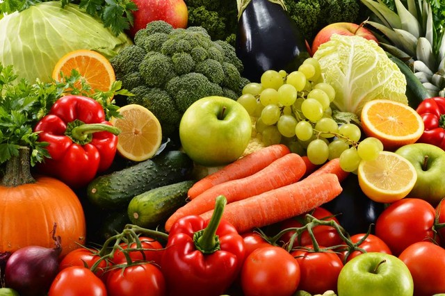 Ilustrasi sayur dan buah untuk MPASI bayi. Foto: Shutter Stock