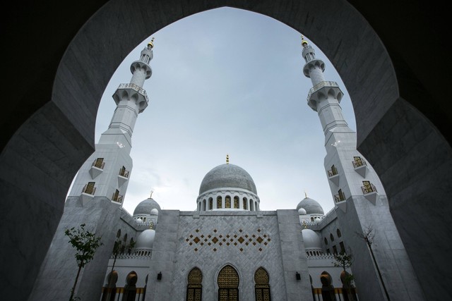Bangunan Masjid Raya Sheikh Zayed di Gilingan, Solo, Jawa Tengah, Senin (14/11/2022). Foto: Mohammad Ayudha/Antara Foto