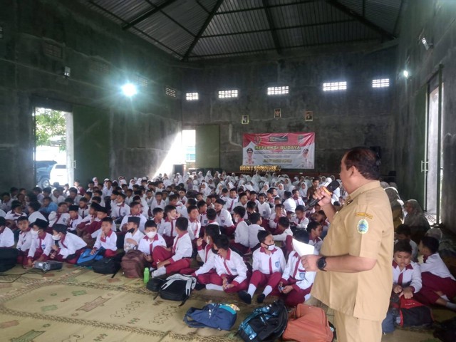 Ratusan siswa SD di Gunungkidul yang atapnya ambruk ikuti trauma healing. Foto: erfanto/Tugu Jogja