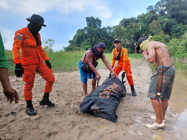 Petani Lansia di Poso yang Hilang Ditemukan Tewas di Pinggir Sungai Poso, Senin (14/11). Foto: Istimewa