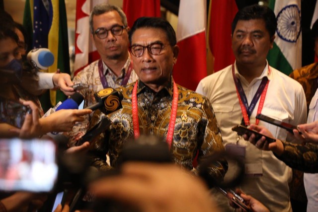 Kepala Staf Kepresidenan Moeldoko beri keterangan pers usai kunjungan Presiden Joko Widodo ke Media Center B20, Bali, Senin (14/11).  Foto: Aditia Noviansyah/kumparan