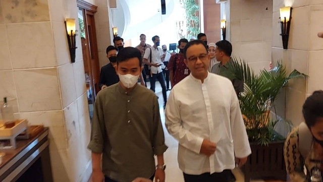 Wali Kota Solo Gibran Rakabuming Raka sarapan pagi bersama Anies Baswedan di Hotel Novotel, Solo, Jawa Tengah, Selasa (15/11). Foto: Dok. Istimewa