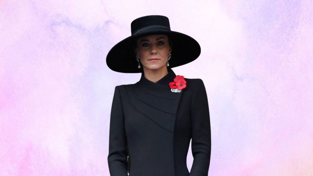 Kate Middleton saat hadir di upacara Remembrance Day, London, Inggris, pada Minggu (13/11/2022). Foto: Stefan Rousseau/Pool via REUTERS