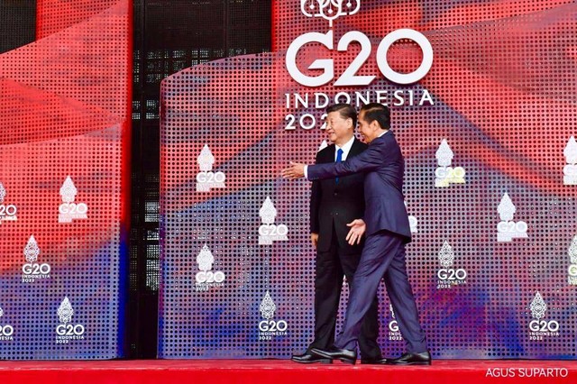 Presiden Jokowi bersama  Xi Jinping di KTT G20 Bali. Foto: Dok. Agus Suparto