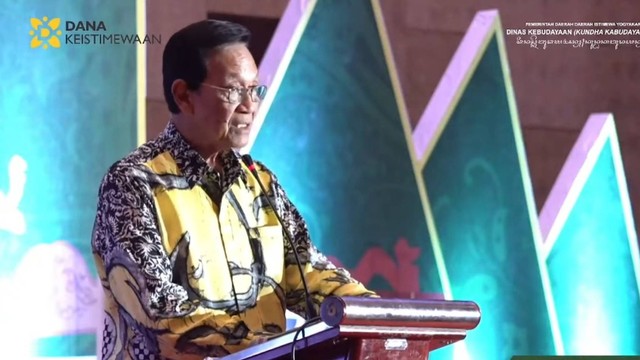 Gubernur DIY, Sri Sultan HB X dalam pembukaan Kongres Kebudayaan Jawa III di Yogyakarta, Senin (14/11) malam. Foto: Humas Pemda DIY.