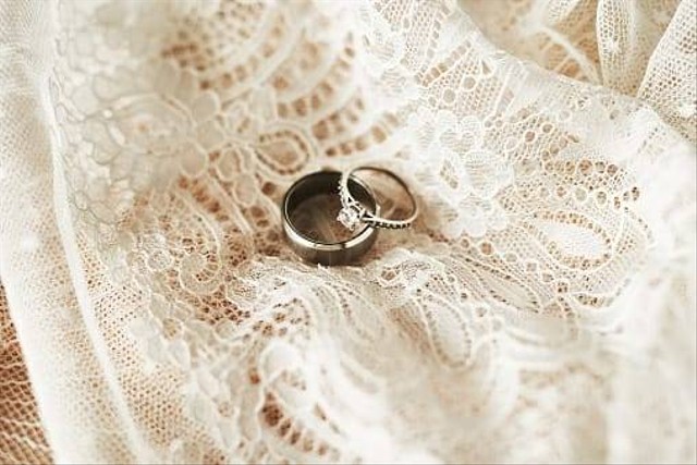 Ilustrasi cincin tunangan. Foto: Unsplash