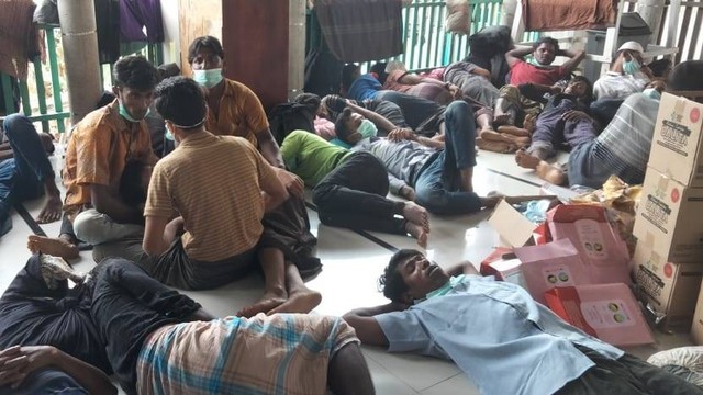 Kepolisian Daerah (Polda) Aceh menyebutkan 110 etnis Rohingya yang terdampar di Aceh Utara, Selasa (15/11). Foto: Dok. Mulyadi/Warga Aceh Utara