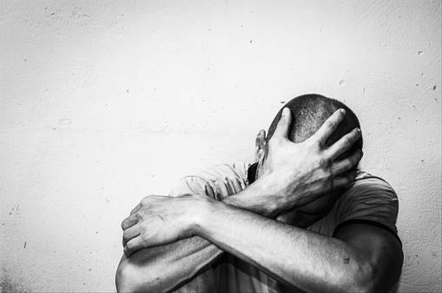Ilustrasi seseorang yang mengalami trauma. Foto: Dok. Pixabay