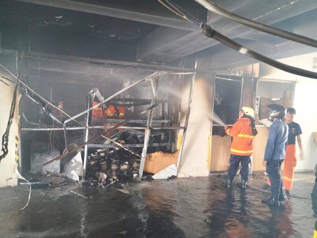 Gudang penyimpanan di Lampung City Mall kebakaran.  | Foto: Sinta Yuliana/Lampung Geh
