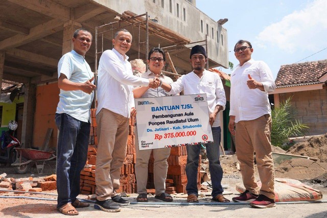SIG Salurkan Bantuan Peningkatan Fasilitas Pendidikan Rp2,24 Miliar di Lima Provinsi.  Foto: Dok. Semen Indonesia