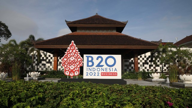 Logo KTT B20 Indonesia di BNDCC, Bali, di Nusa Dua, Badung, Bali, Sabtu (12/11/2022). Foto: ANTARA FOTO/Media Center G20 Indonesia/M Agung Rajasa