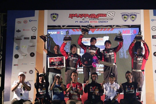 Tim Balap Ekitoyama yang mendapat juara umum di Drag Race National Champhionship 2022 di Samarinda, Kalimantan Timur. | Foto: Istimewa