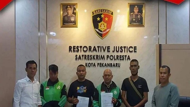 Bentrok ojol dan sekuriti kompleks berakhir damai melalui restorative justice di Polresta Pekanbaru (Dok. Polresta Pekanbaru)
