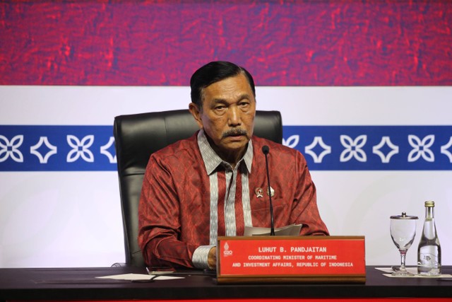 Menteri Koordinator Bidang Kemaritiman dan Investasi Indonesia, Luhut Binsar Pandjaitan gelar konferensi pers di media center KTT G20, Bali, Selasa (15/11). Foto: Aditia Noviansyah/kumparan