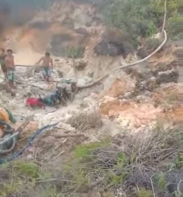 Lokasi tambang emas yang longsor dan menewaskan tiga orang di Kapuas. (FOTO: Dokumen Ist).