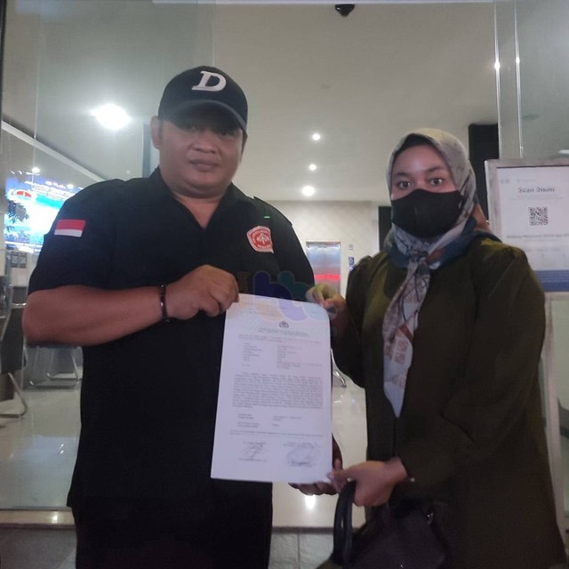 Penasihat hukum TS (26), Dwi Heri Mustika SH saat usai melaporkan Dessy ke Polrestabes Surabaya. (Foto: Dok Istimewa)