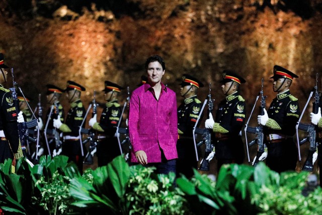 Perdana Menteri Kanada Justin Trudeau tiba untuk menghadiri jamuan makan malam selama KTT G20 di kawasan Taman Budaya Garuda Wisnu Kencana (GWK) Badung, Bali, Selasa (15/11/2022). Foto: WILLY KURNIAWAN / POOL / AFP