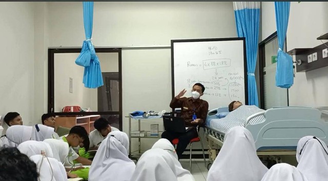 Proses pembelajaran mahasiswa dilaboratorium IBS Anestesiologi Universitas Muhammadiyah Purwokerto/photo by : youtube source