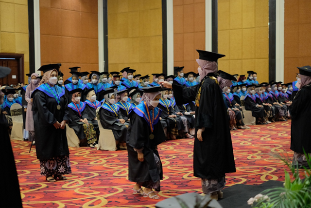 Suasana Wisuda IV dan  Sumpah Profesi Universitas ‘Aisyiyah Surakarta (Foto: Dokumentasi Studio Universitas ‘Aisyiyah Surakarta)
