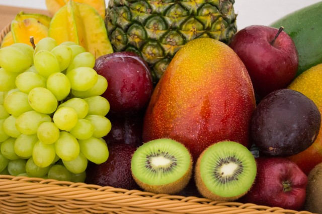 Ilustrasi beragam macam buah untuk diet. Foto: Unsplash