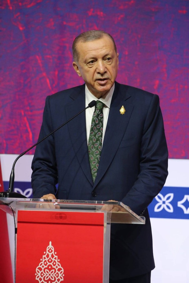 Presiden Turki, Recep Tayyip Erdogan gelar konferensi pers di Auditorium BICC, Bali, Rabu (16/11).  Foto: Aditia Noviansyah/kumparan