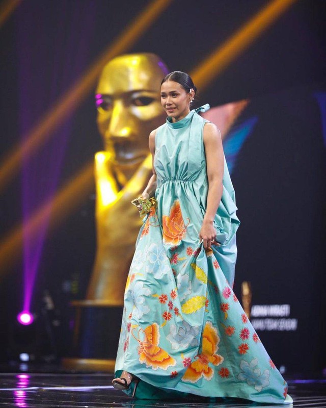 Adinia Wirasti di Acara IMA AWARDS RCTI. Foto: Instagram/@kamutidaksendiri.movie