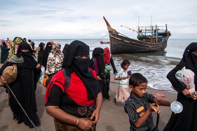 Kondisi mereka setelah turun dari kapal. Foto: Zikri M untuk acehkini