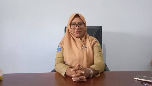 Kepala Dinas Pemberdayaan Perempuan dan Perlindungan Anak Kepulauan Sula, Sehat Umagap. Foto: La Ode Hizrat Kasim/ cermat