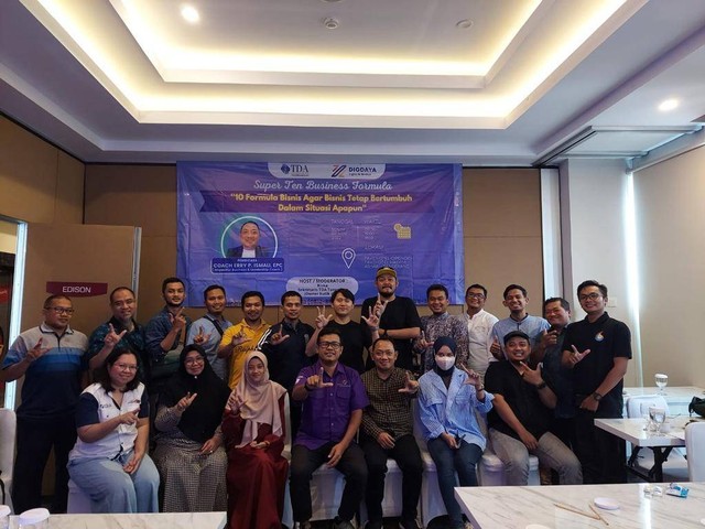Foto bersama anggota TDA Tangerang Raya. dok