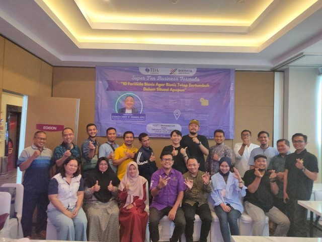 Para peserta dan anggota TDA Tangerang Raya, usai seminar bisnis. dok