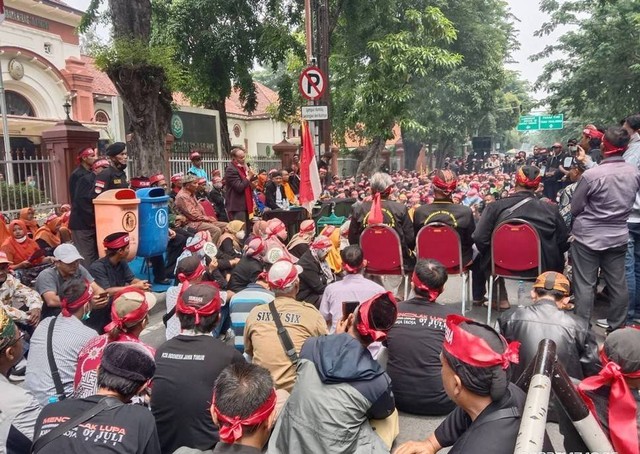 Minta Mas Bechi Dibebaskan, Ribuan Orang Doa Bersama di Depan PN Surabaya