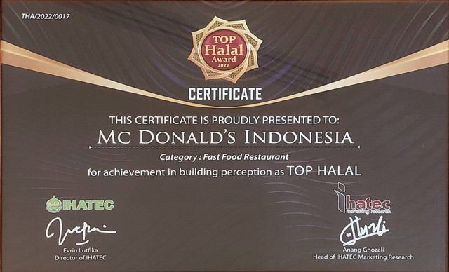 Penghargaan Top Halal Award 2022 untuk McDonald's Indonesia. Foto: Dok. McDonald's