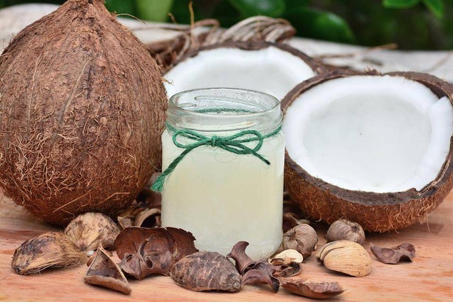 Ilustrasi manfaat minyak kelapa. Foto: Pixabay