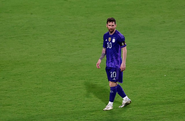 Lionel Messi bersama Timnas Argentina jelang Piala Dunia 2022 di Qatar. Foto: REUTERS/Rula Rouhana.