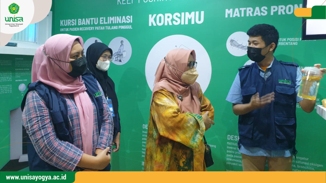 Ketua Umum PP Muhammadiyah & Aisyiyah Kunjungi Booth Inovasi UNISA Yogyakarta